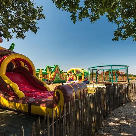 אתר קמפינג Camping Club Le Trianon - Maeva אולון-סור-מר